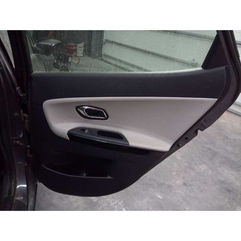 Recambio de guarnecido puerta trasera derecha para kia cee´d drive referencia OEM IAM   