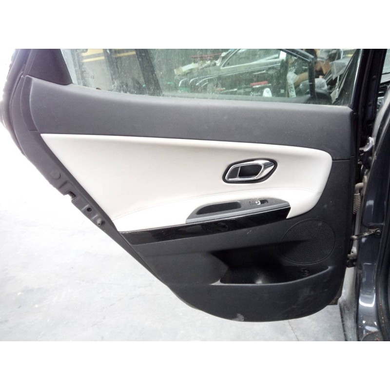 Recambio de guarnecido puerta trasera izquierda para kia cee´d drive referencia OEM IAM   