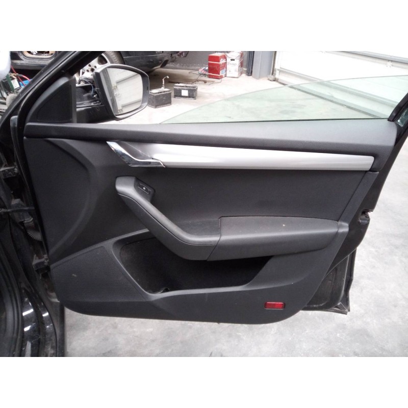 Recambio de guarnecido puerta delantera derecha para skoda octavia combi (5e5) active referencia OEM IAM   