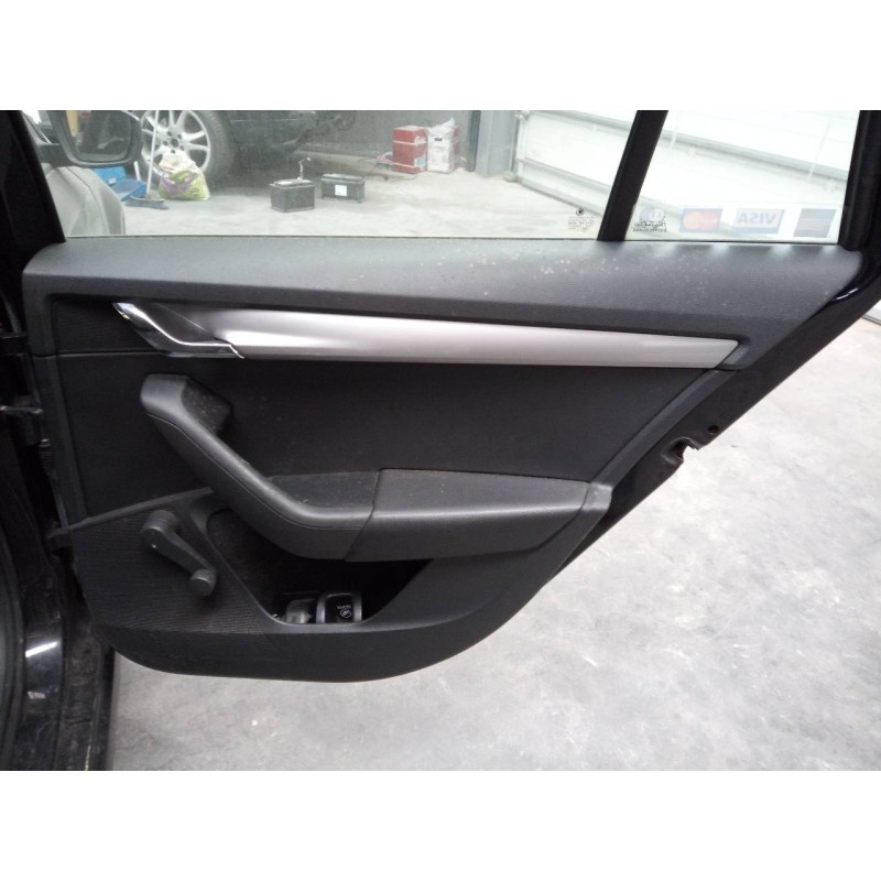 Recambio de guarnecido puerta trasera derecha para skoda octavia combi (5e5) active referencia OEM IAM   
