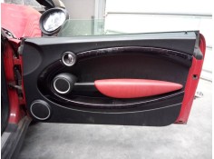 GUARNECIDO PUERTA DELANTERA DERECHA 