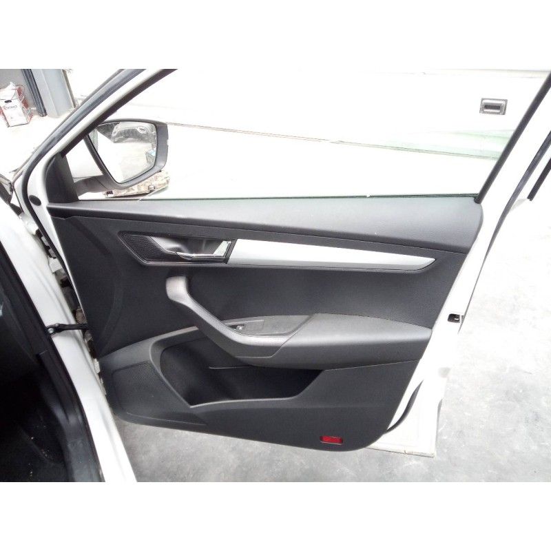 Recambio de guarnecido puerta delantera derecha para skoda karoq (nu) ambition 4x4 referencia OEM IAM   