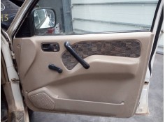 Recambio de guarnecido puerta delantera derecha para nissan terrano/terrano.ii (r20) comfort referencia OEM IAM   