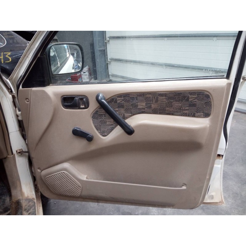 Recambio de guarnecido puerta delantera derecha para nissan terrano/terrano.ii (r20) comfort referencia OEM IAM   