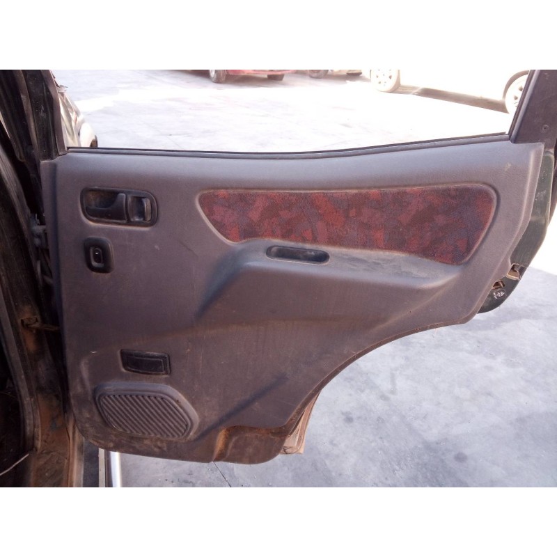 Recambio de guarnecido puerta trasera derecha para nissan terrano/terrano.ii (r20) aventura referencia OEM IAM   
