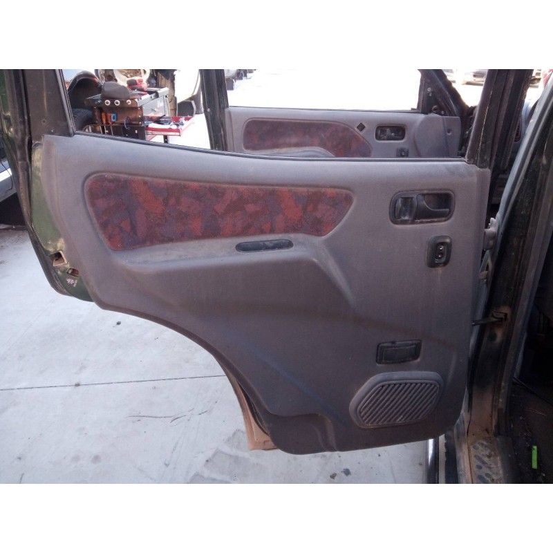 Recambio de guarnecido puerta trasera izquierda para nissan terrano/terrano.ii (r20) aventura referencia OEM IAM   