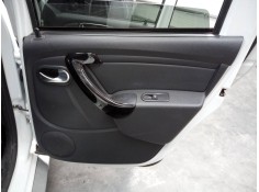 GUARNECIDO PUERTA TRASERA DERECHA 