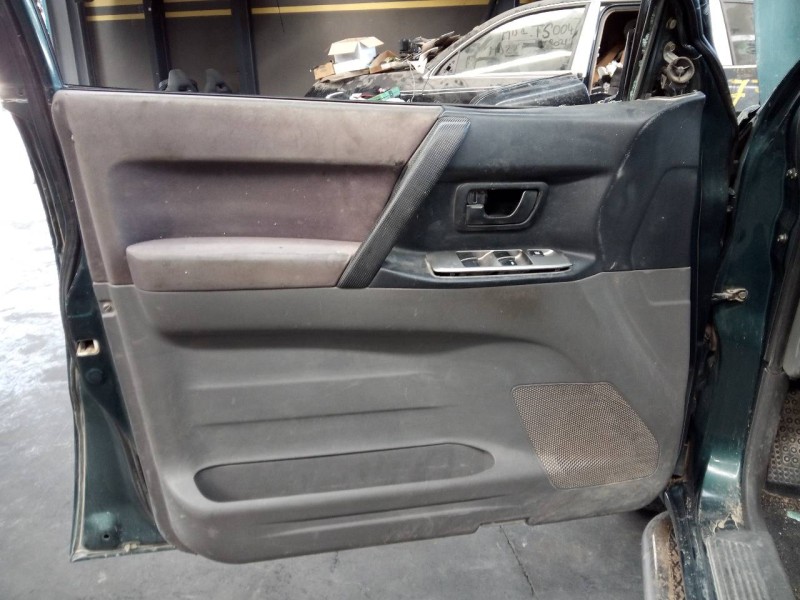 Recambio de guarnecido puerta delantera izquierda para mitsubishi montero (v60/v70) 2.5 tdi sahel (5-ptas.) referencia OEM IAM  