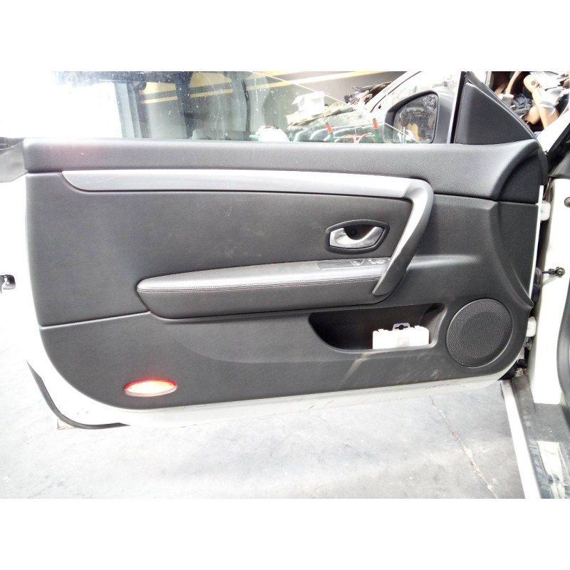 Recambio de guarnecido puerta delantera izquierda para renault laguna coupe gt referencia OEM IAM   