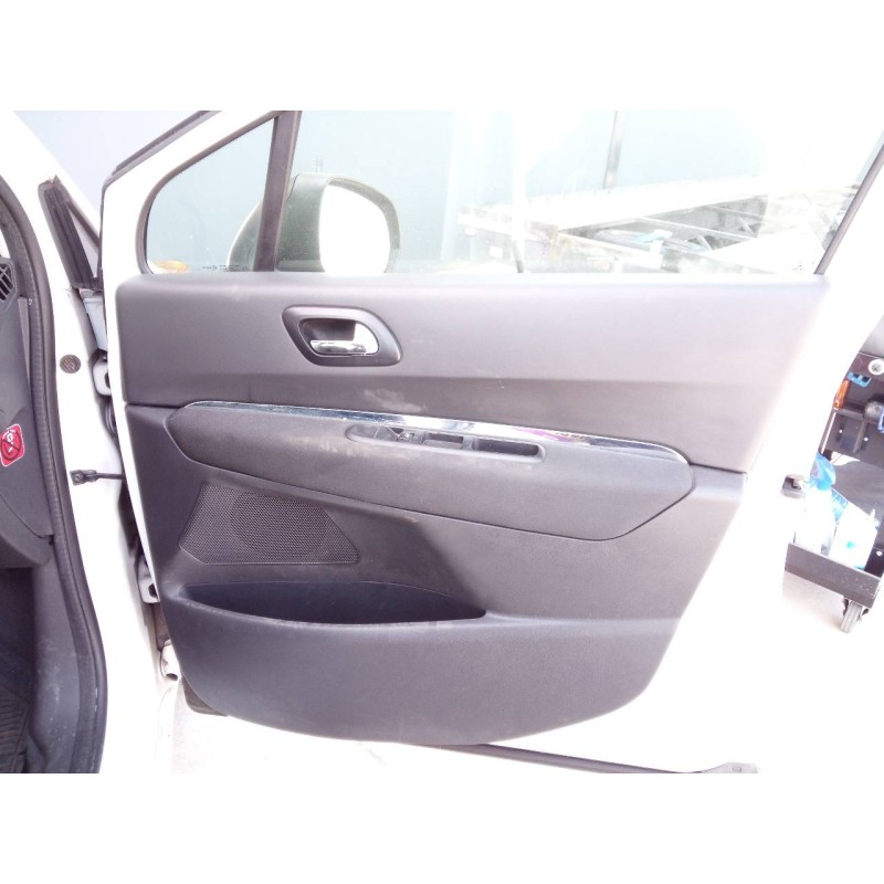Recambio de guarnecido puerta delantera derecha para peugeot 5008 allure referencia OEM IAM   