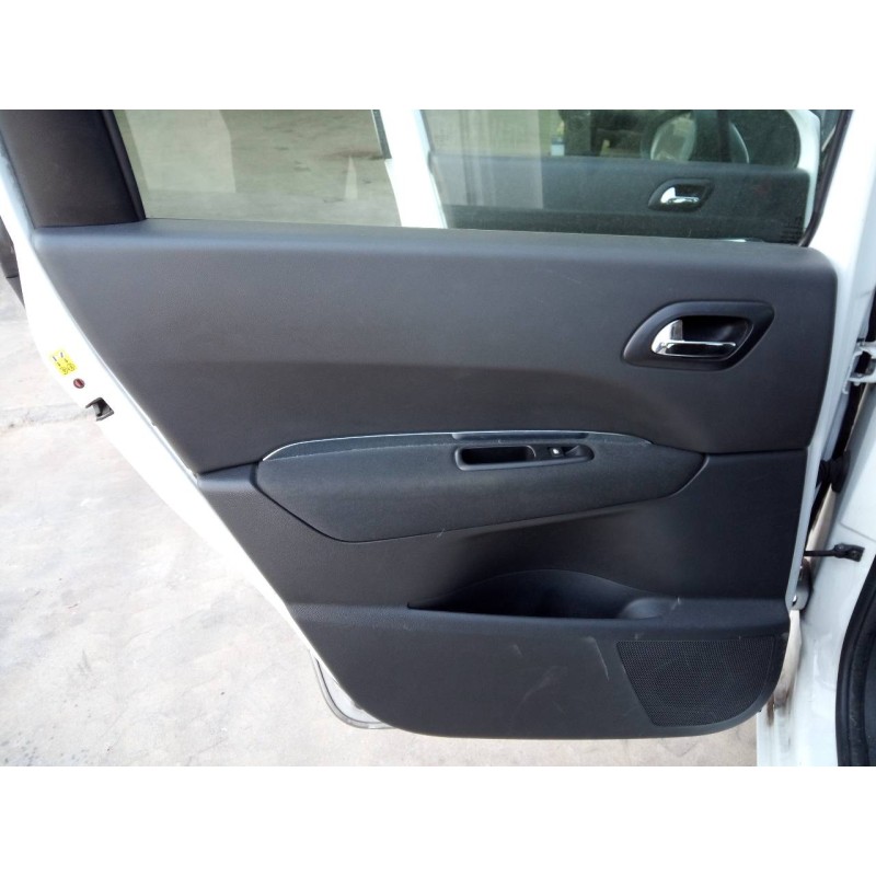 Recambio de guarnecido puerta trasera izquierda para peugeot 5008 allure referencia OEM IAM   