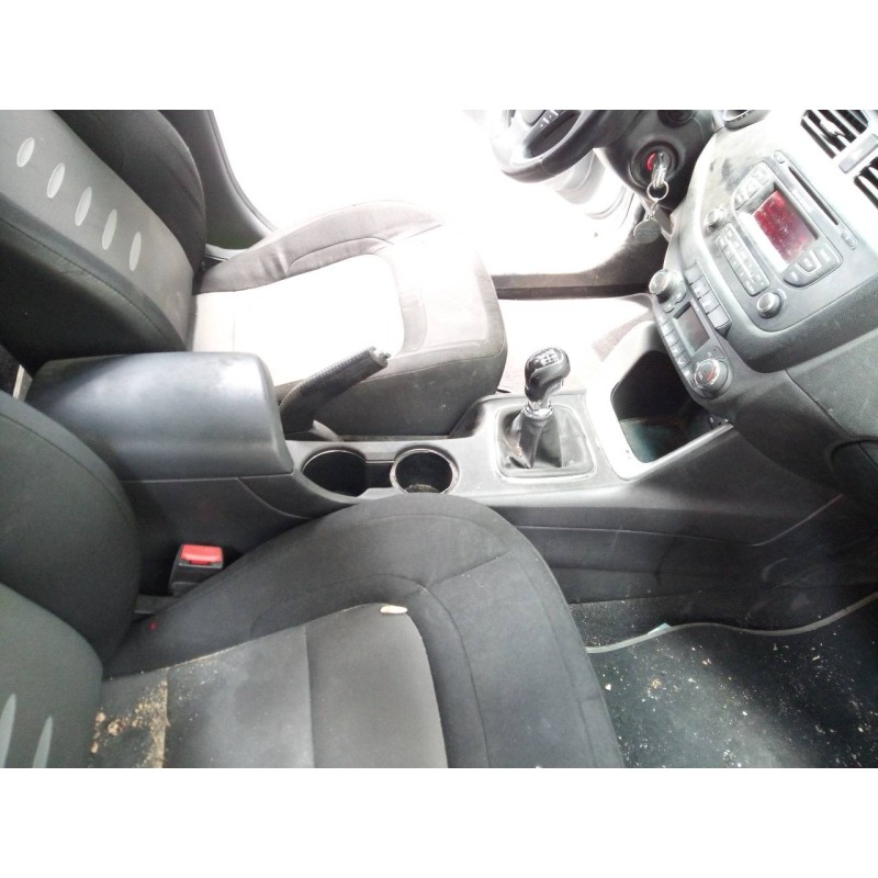Recambio de consola central para kia cee´d drive referencia OEM IAM   