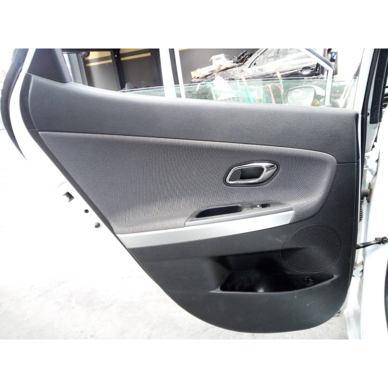 Recambio de guarnecido puerta trasera izquierda para kia cee´d drive referencia OEM IAM   