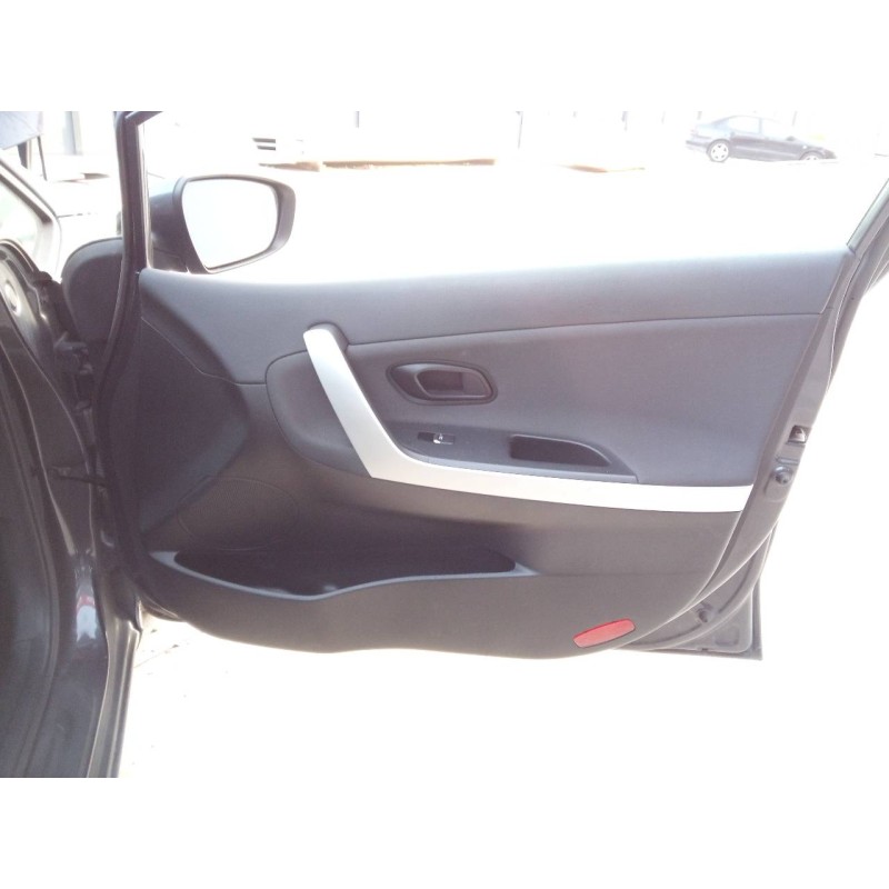 Recambio de guarnecido puerta delantera derecha para kia cee´d drive referencia OEM IAM   