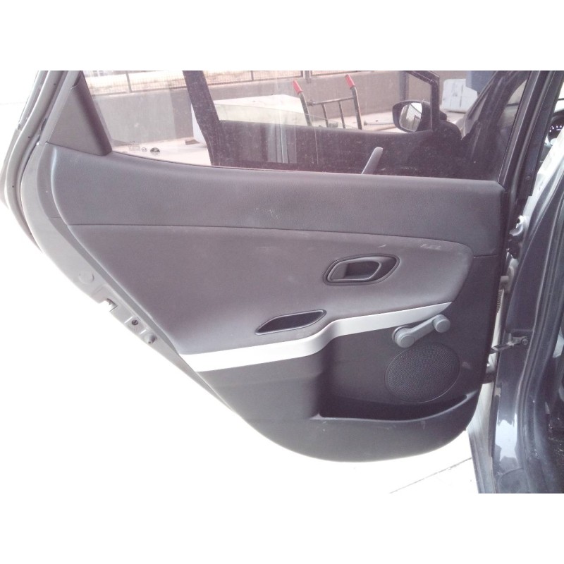 Recambio de guarnecido puerta trasera izquierda para kia cee´d drive referencia OEM IAM   