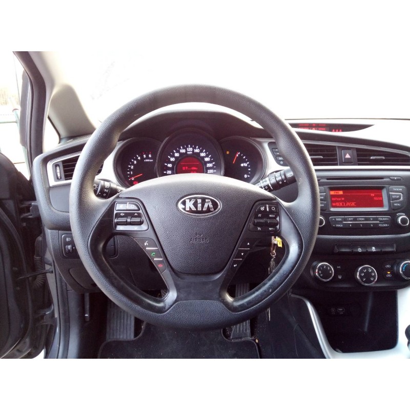Recambio de volante para kia cee´d drive referencia OEM IAM   