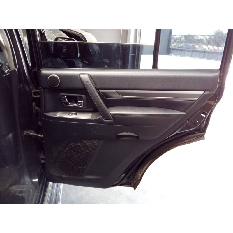 Recambio de guarnecido puerta trasera derecha para mitsubishi montero (v80/v90) 3.2 di-d intense (5-ptas.) referencia OEM IAM   
