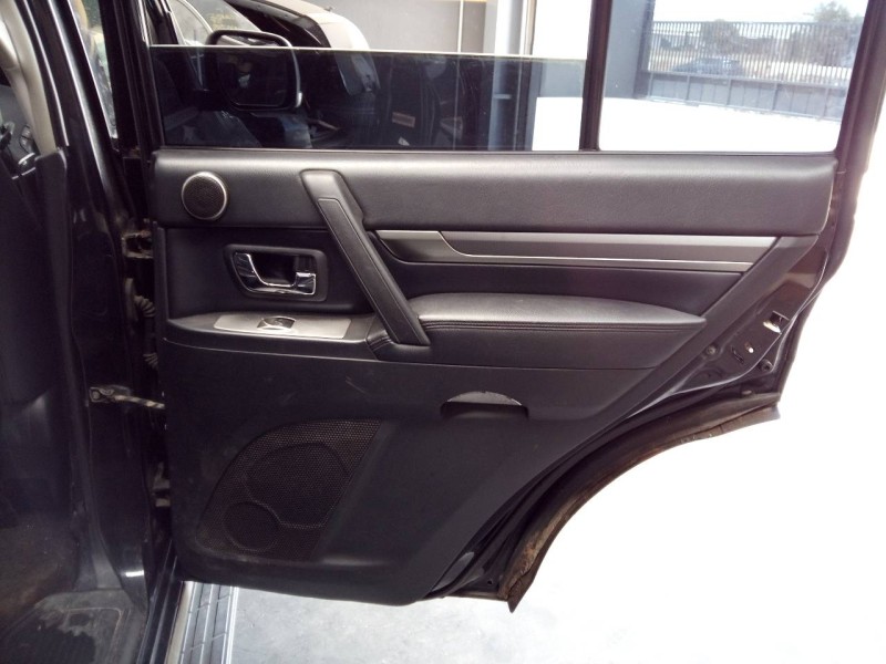 Recambio de guarnecido puerta trasera derecha para mitsubishi montero (v80/v90) 3.2 di-d intense (5-ptas.) referencia OEM IAM   