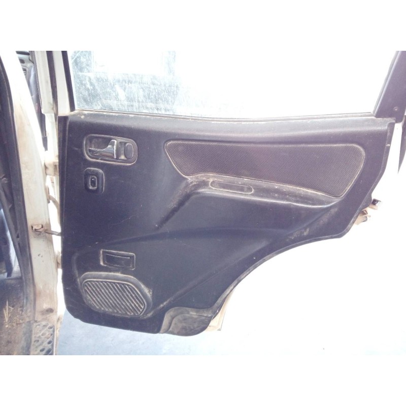 Recambio de guarnecido puerta trasera derecha para nissan terrano/terrano.ii (r20) sr (5-ptas.) referencia OEM IAM   