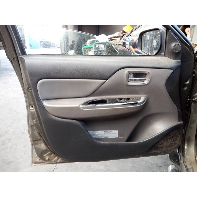 Recambio de guarnecido puerta delantera izquierda para mitsubishi l 200 diamant edition 4wd referencia OEM IAM   