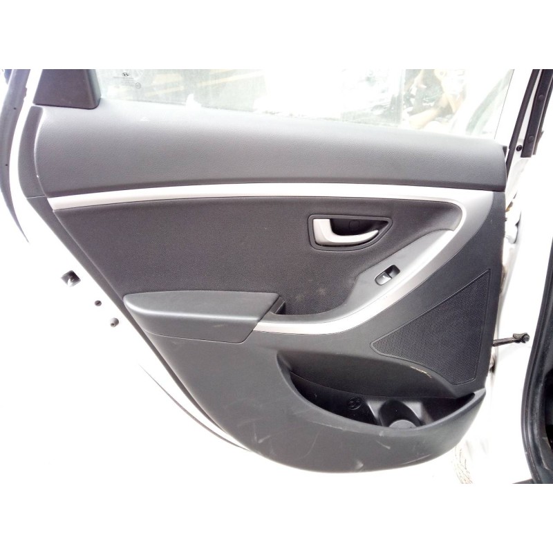Recambio de guarnecido puerta trasera izquierda para hyundai i30 (gd) trend referencia OEM IAM   