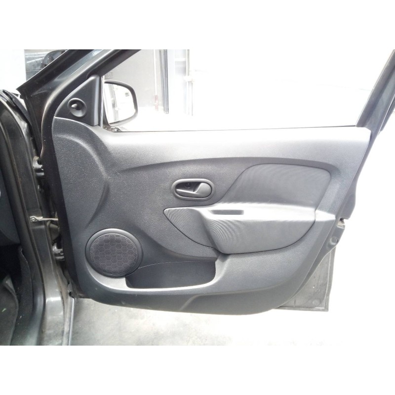 Recambio de guarnecido puerta delantera derecha para dacia sandero stepway referencia OEM IAM   