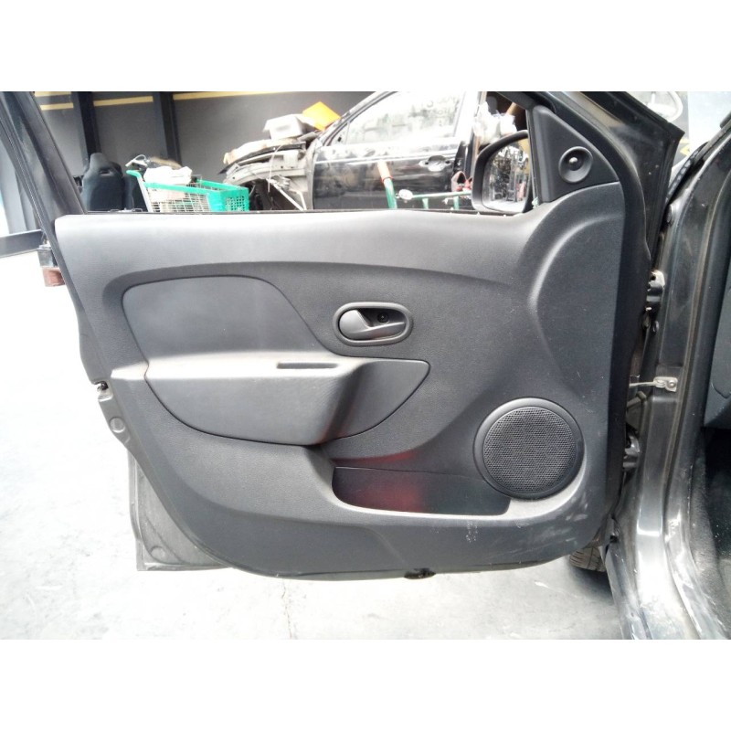 Recambio de guarnecido puerta delantera izquierda para dacia sandero stepway referencia OEM IAM   
