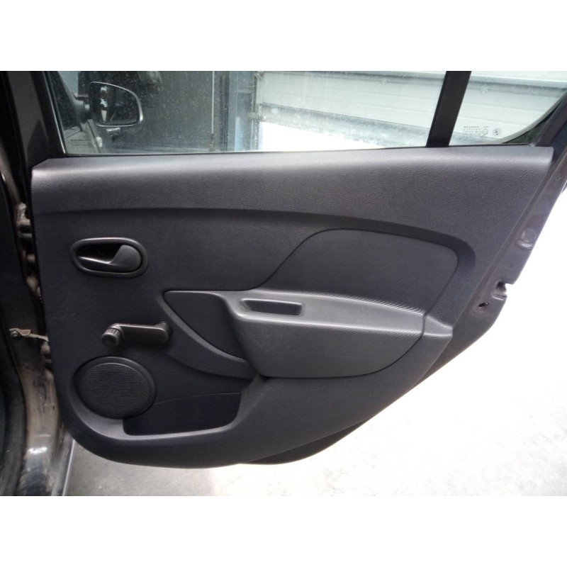 Recambio de guarnecido puerta trasera derecha para dacia sandero stepway referencia OEM IAM   