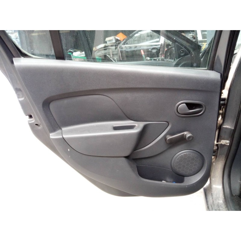 Recambio de guarnecido puerta trasera izquierda para dacia sandero stepway referencia OEM IAM   