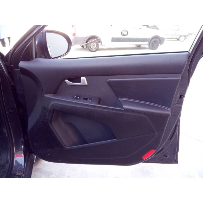 Recambio de guarnecido puerta delantera derecha para kia sportage drive 4x2 referencia OEM IAM   