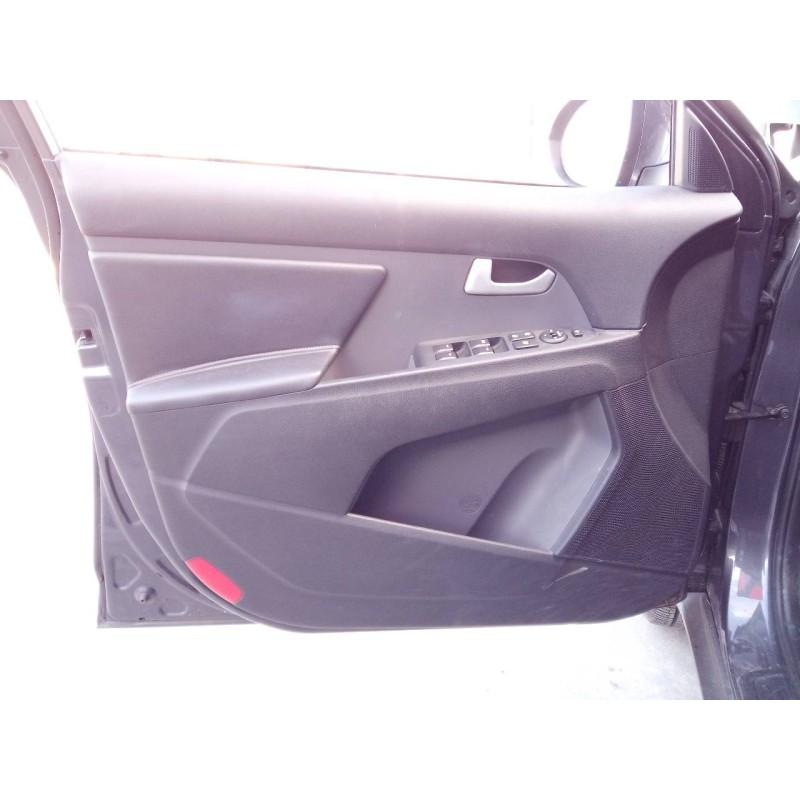 Recambio de guarnecido puerta delantera izquierda para kia sportage drive 4x2 referencia OEM IAM   