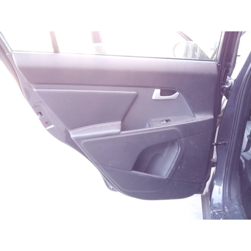 Recambio de guarnecido puerta trasera izquierda para kia sportage drive 4x2 referencia OEM IAM   