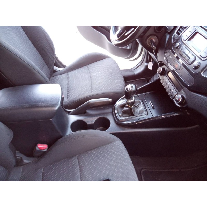 Recambio de consola central para kia carens ( ) drive referencia OEM IAM   