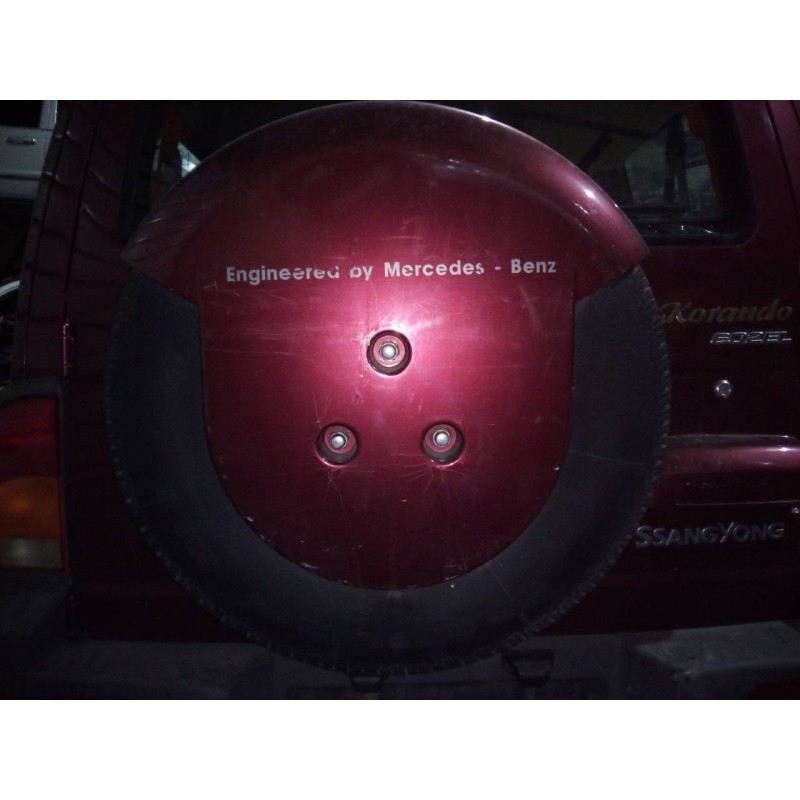 Recambio de neumatico repuesto para ssangyong korando 2.9 d referencia OEM IAM 235/75/15  