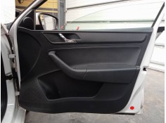 GUARNECIDO PUERTA DELANTERA DERECHA 