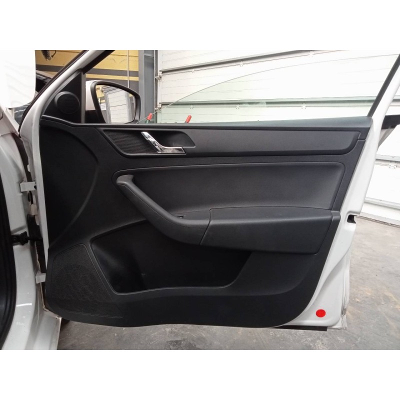 Recambio de guarnecido puerta delantera derecha para skoda rapid active referencia OEM IAM   