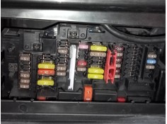 CAJA RELES / FUSIBLES 