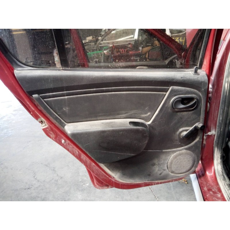 Recambio de guarnecido puerta trasera izquierda para dacia sandero laureate referencia OEM IAM   