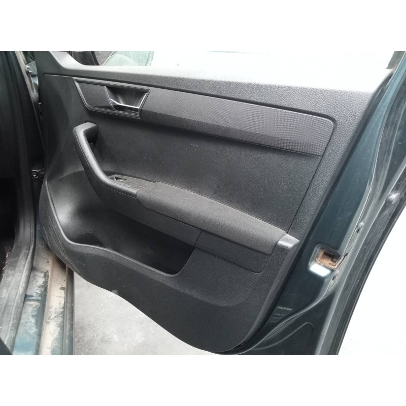 Recambio de guarnecido puerta delantera derecha para skoda fabia active referencia OEM IAM   