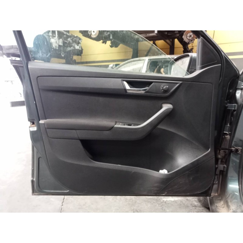 Recambio de guarnecido puerta delantera izquierda para skoda fabia active referencia OEM IAM   