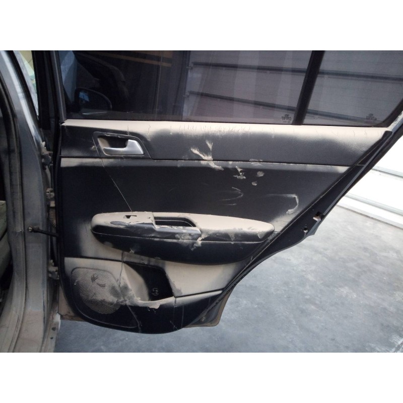 Recambio de guarnecido puerta trasera derecha para kia sportage drive 2wd referencia OEM IAM   