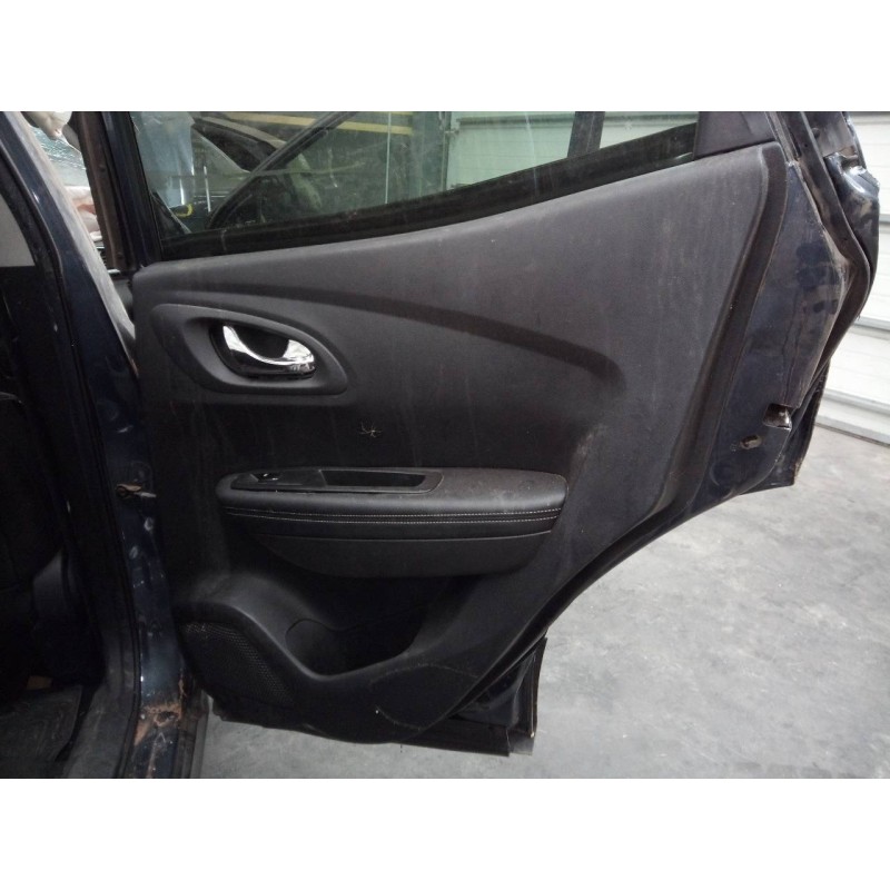 Recambio de guarnecido puerta trasera derecha para renault kadjar bose edition referencia OEM IAM   