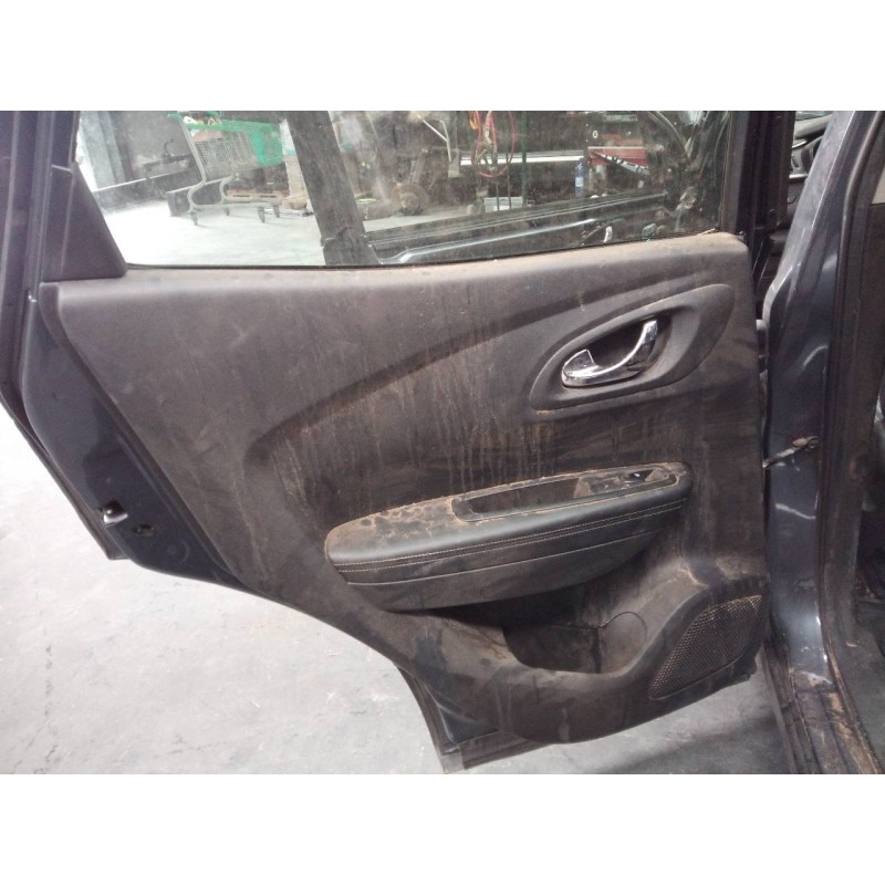Recambio de guarnecido puerta trasera izquierda para renault kadjar bose edition referencia OEM IAM   