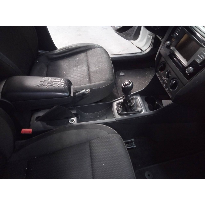 Recambio de consola central para skoda rapid active referencia OEM IAM   