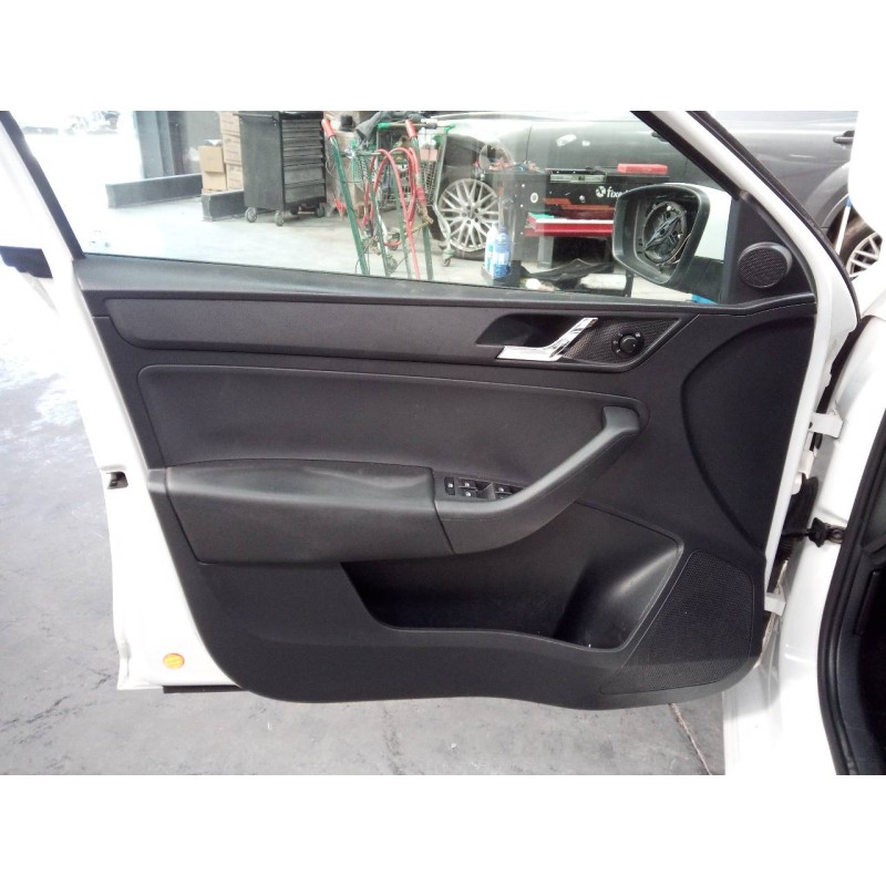 Recambio de guarnecido puerta delantera izquierda para skoda rapid active referencia OEM IAM   