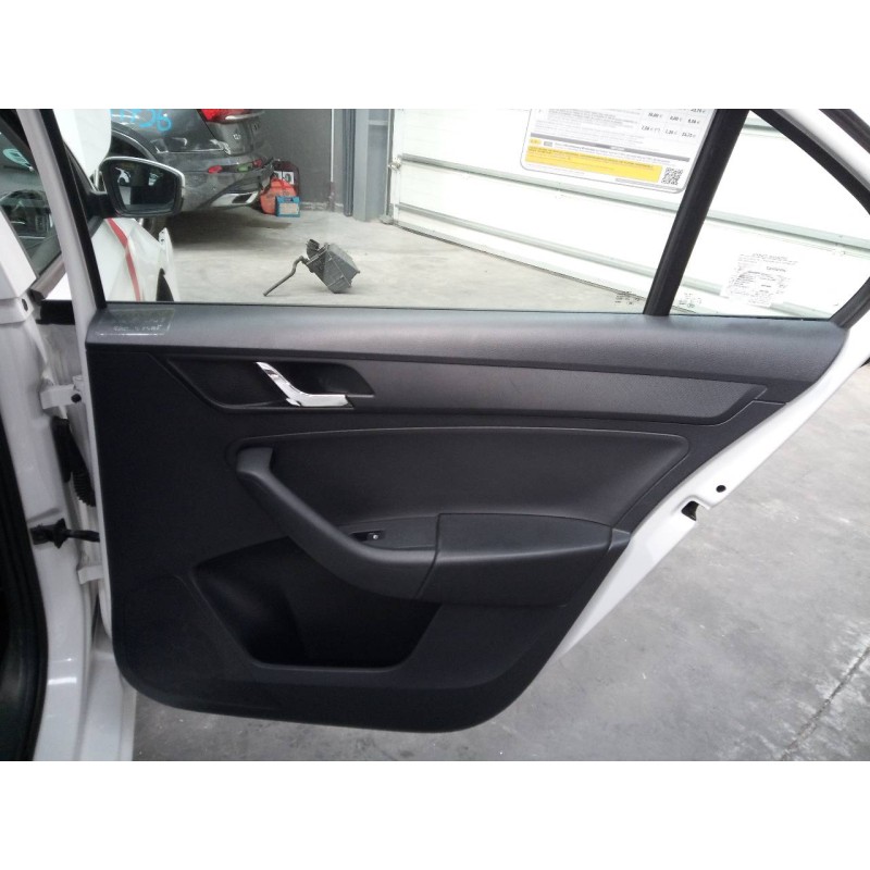 Recambio de guarnecido puerta trasera derecha para skoda rapid active referencia OEM IAM   