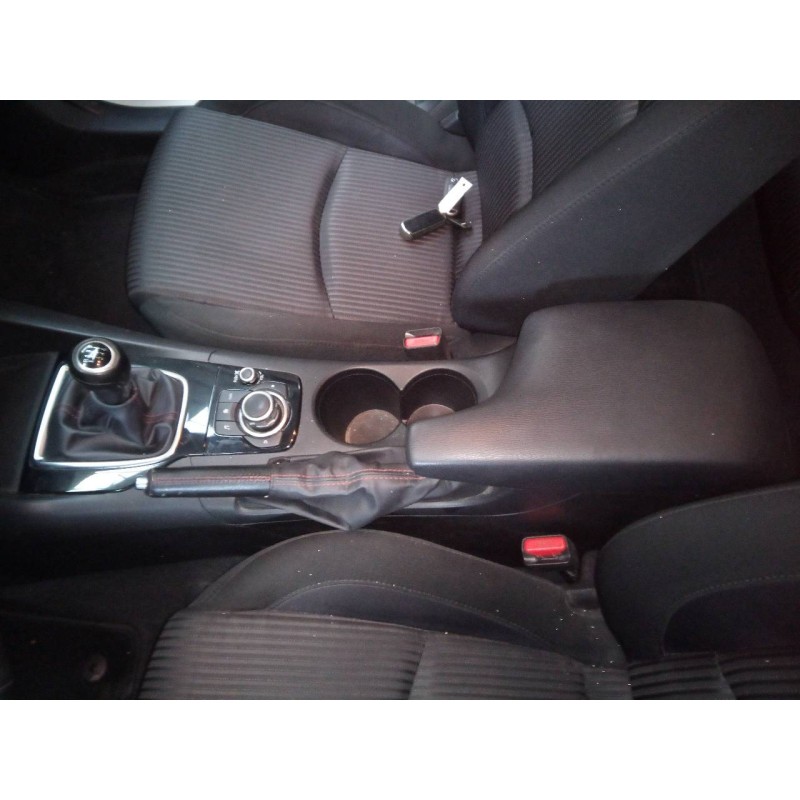 Recambio de consola central para mazda 3 lim. () evolution referencia OEM IAM   