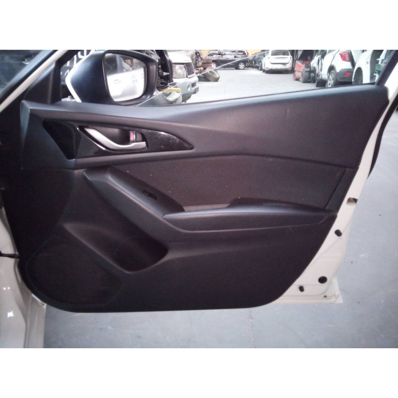 Recambio de guarnecido puerta delantera derecha para mazda 3 lim. () evolution referencia OEM IAM   