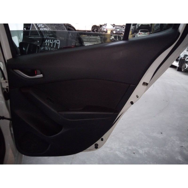 Recambio de guarnecido puerta trasera derecha para mazda 3 lim. () evolution referencia OEM IAM   