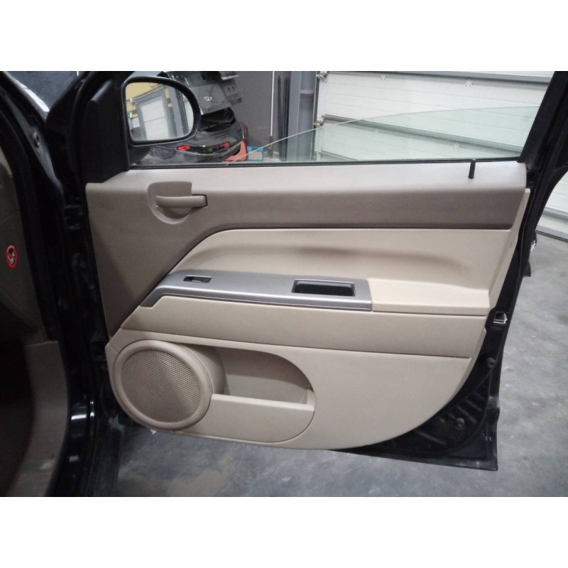 Recambio de guarnecido puerta delantera derecha para jeep compass limited referencia OEM IAM   